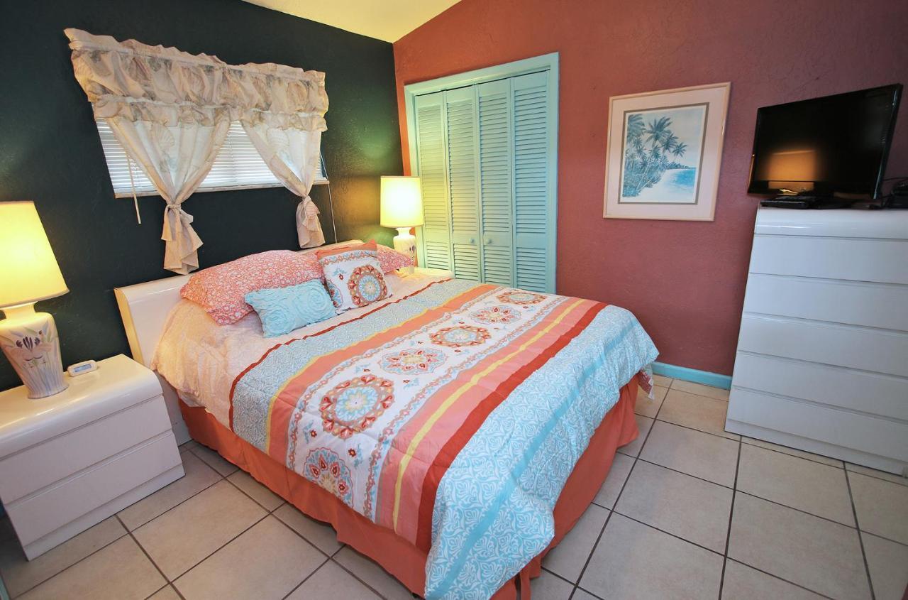 Affordable Beach Condos - One Bedroom Dlx Condos Сейнт Пийт Бийч Екстериор снимка